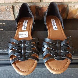 BRAND NEW W/TAGS AMERICAN EAGLE SLIP ON SANDALS